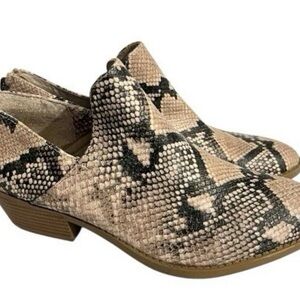 Kaari Blue Snakeskin Ankle Booties Western Block Heel Size 7.5